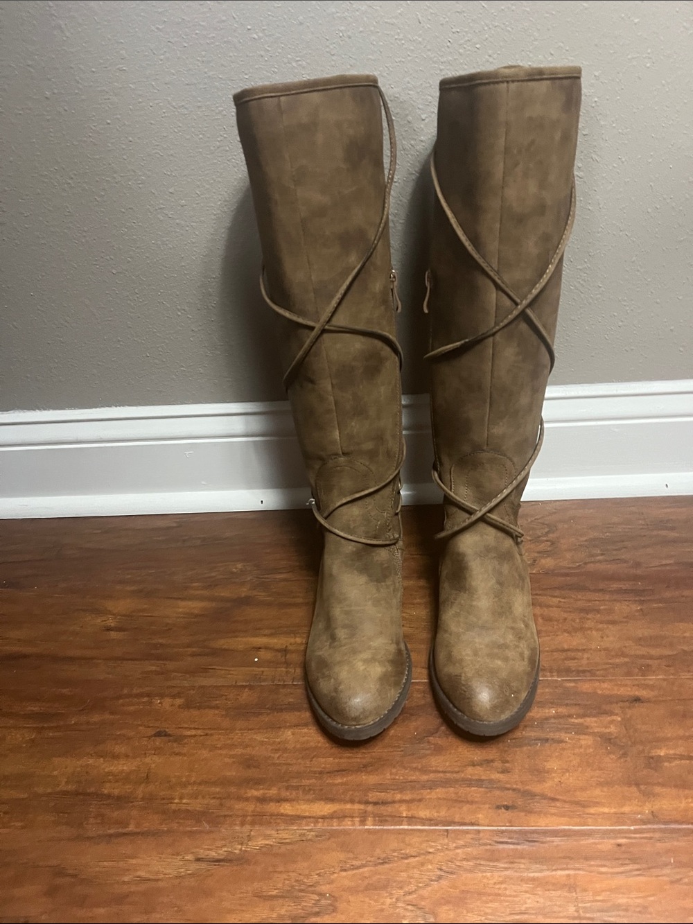 Very Volatile Knee High  Lace-Accent and 3/4 zip Boots in Brown leather. Sz 6.50